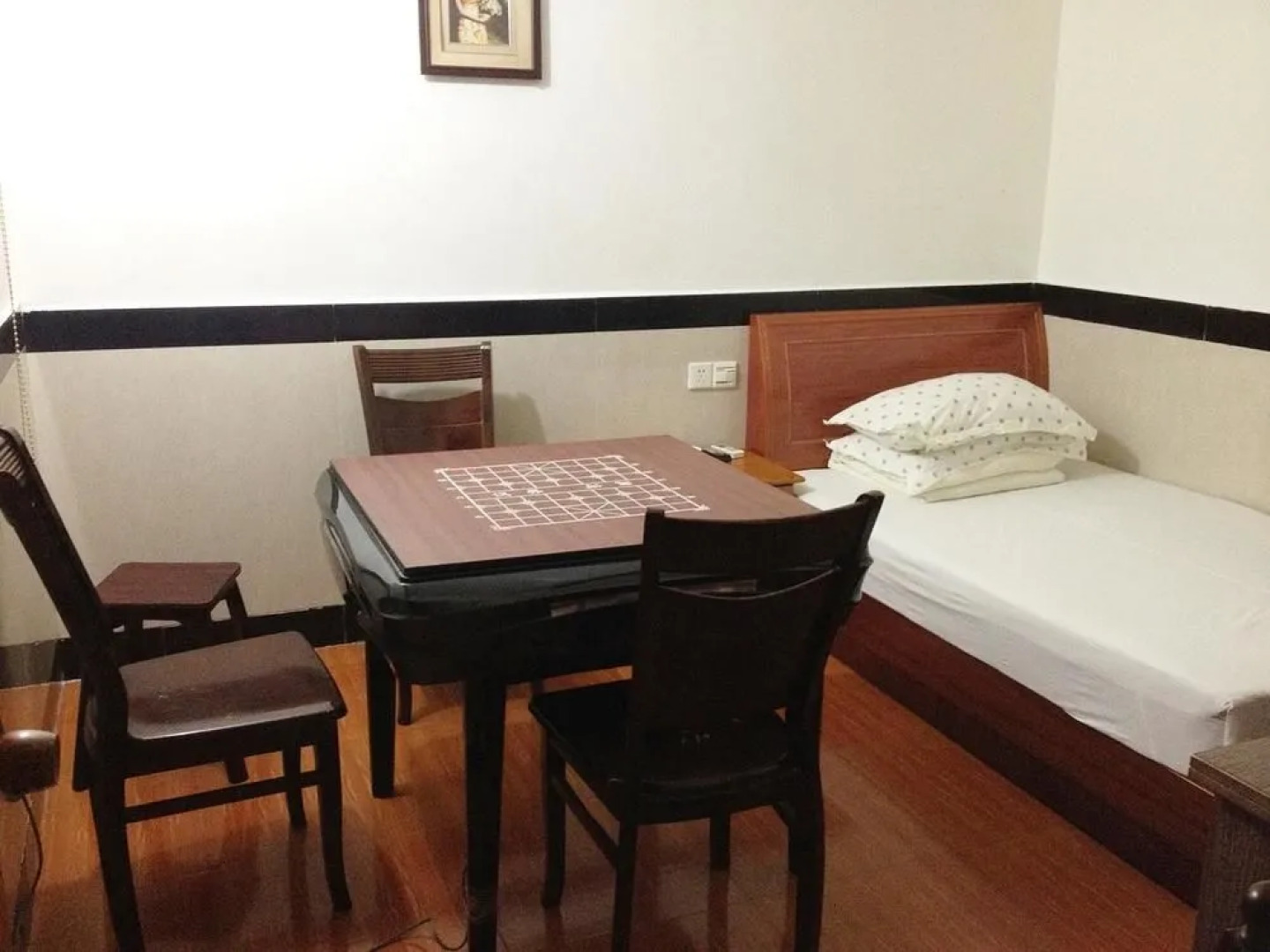 Fenghua Huangfu Hostel