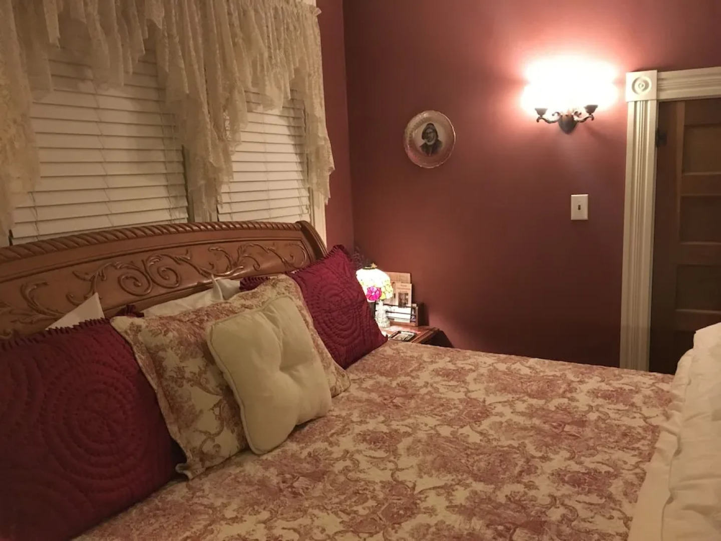 Historic Iron Horse Inn