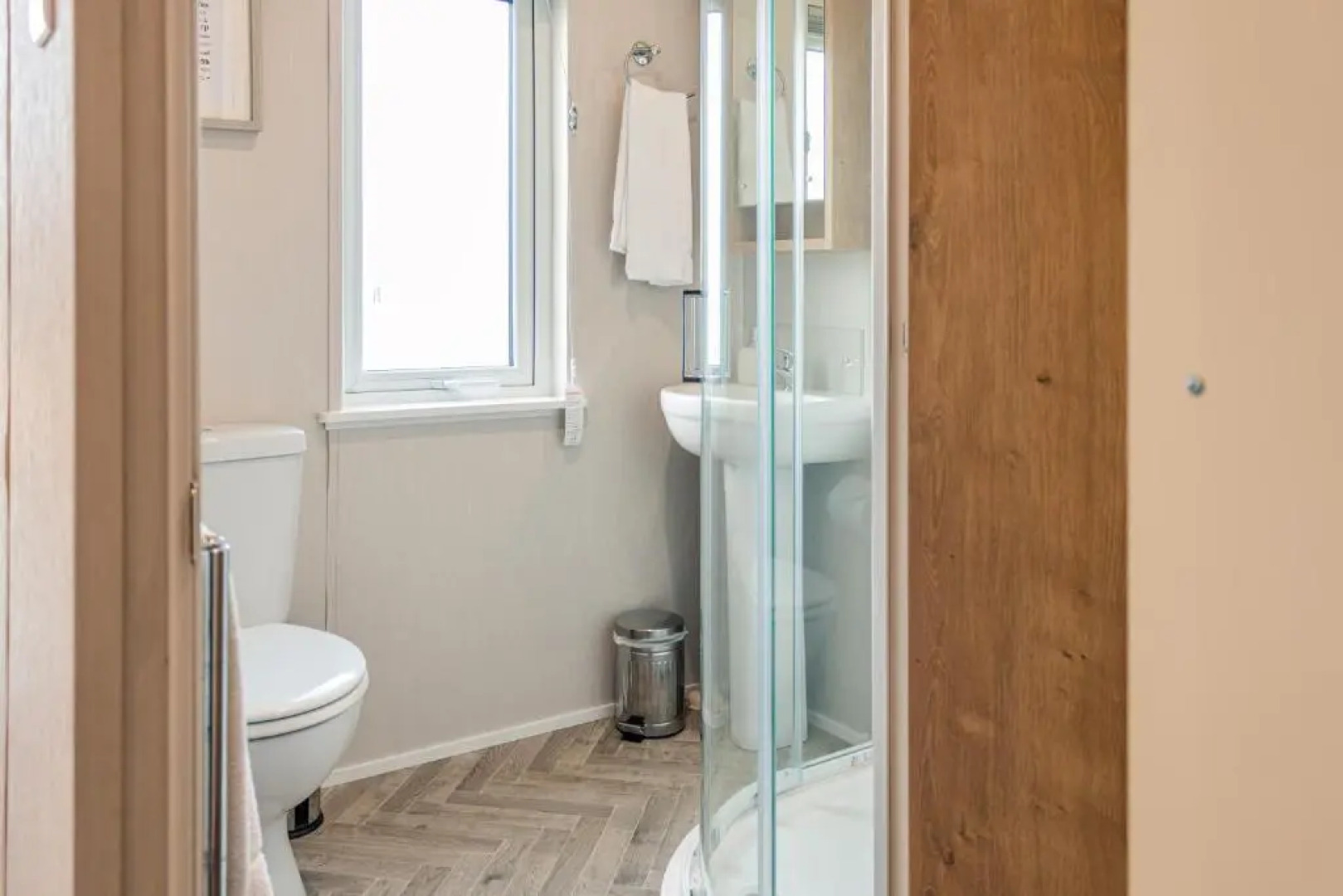 Lavender Lodge with Hot Tub