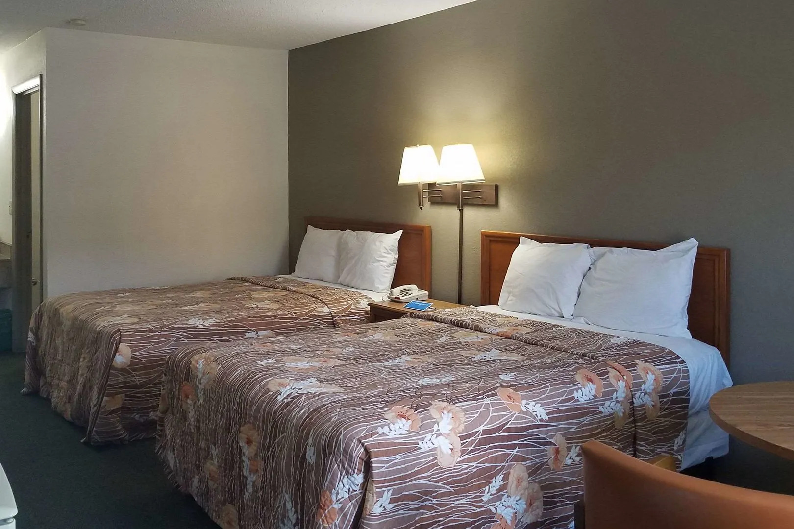Travelers Inn & Suites