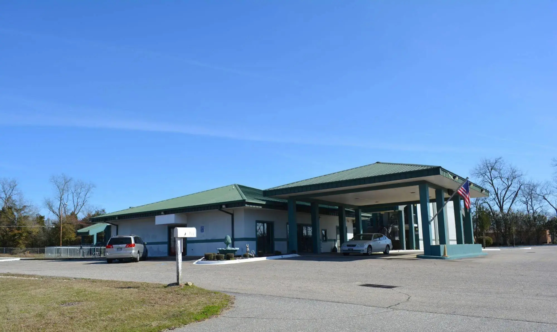 Camilla Inn & Suites