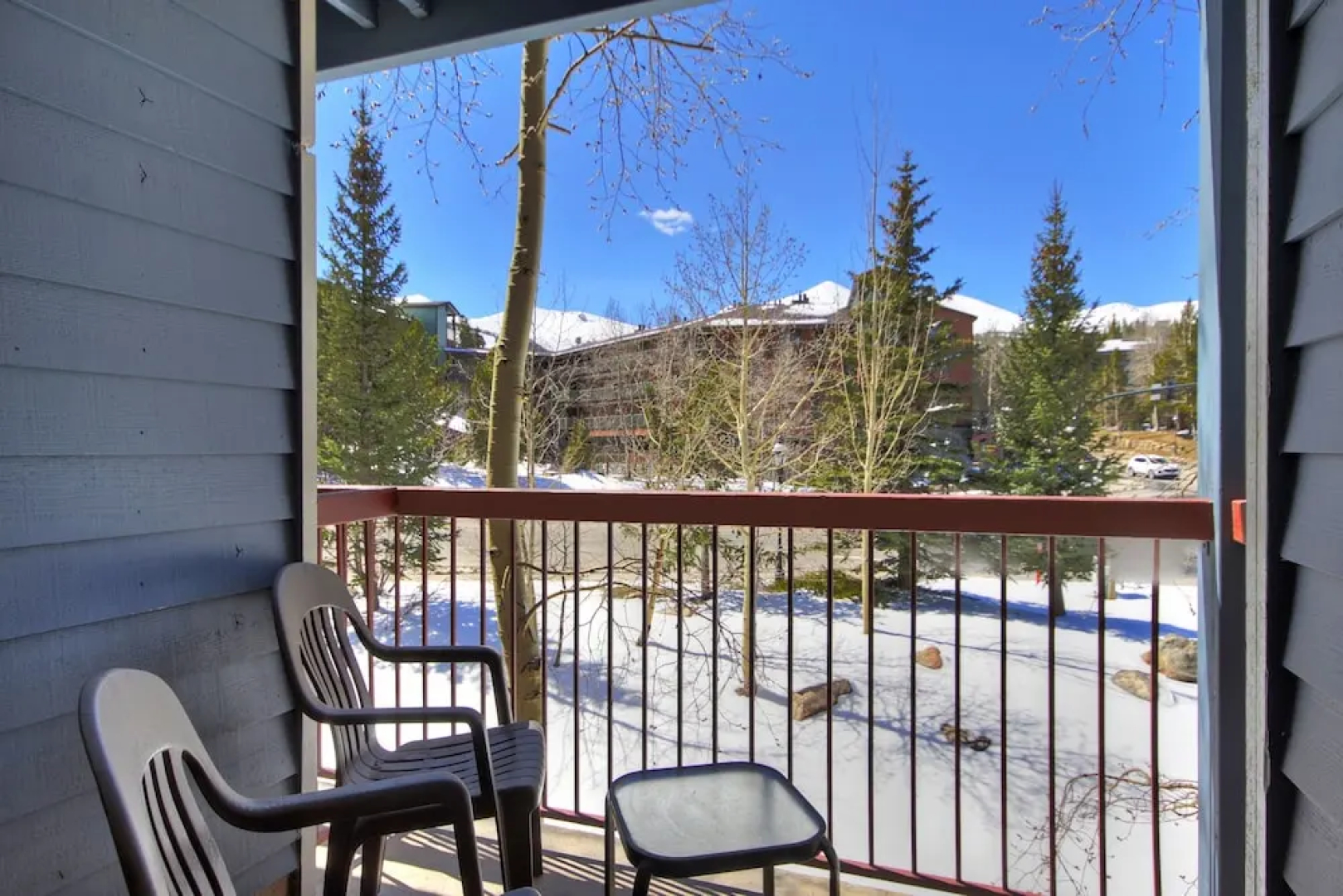 Relaxed Studio Seconds to Historic Main Street - Sleeps 4 Condo by RedAwning