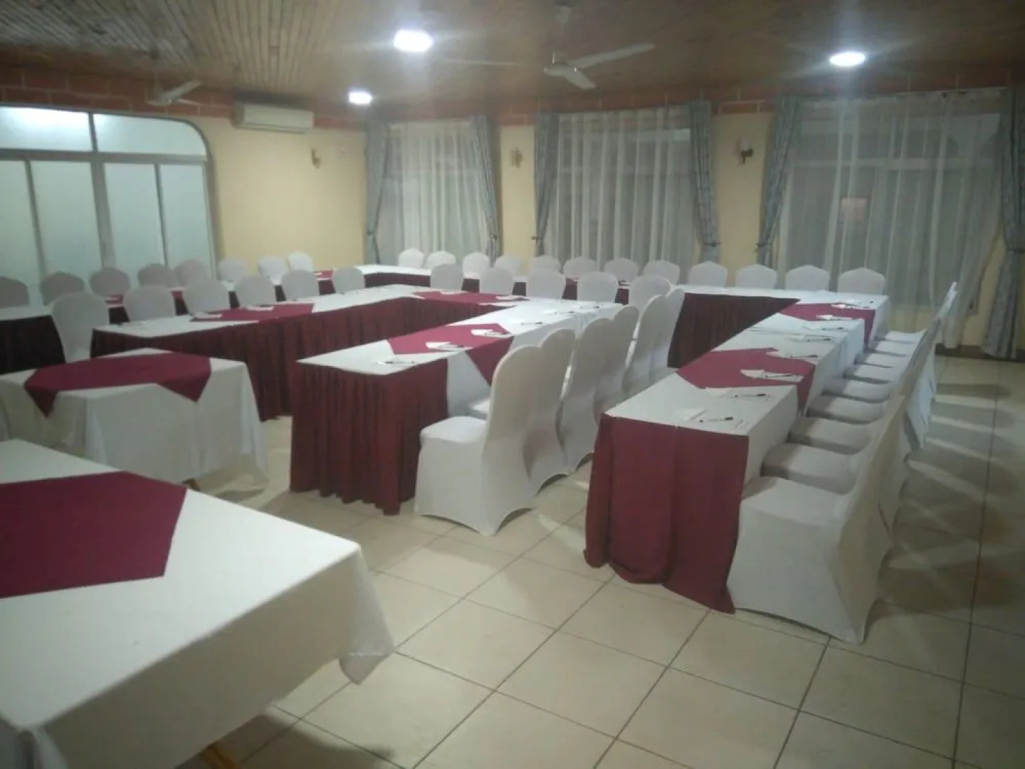 Le Savanna Country Lodge And Hotel