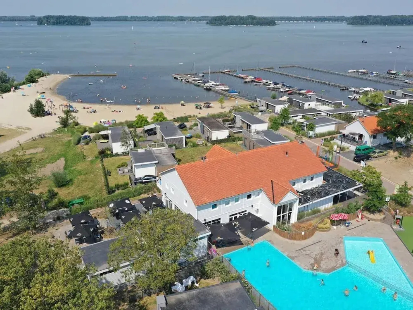 Veluwemeer Chalet With Microwave