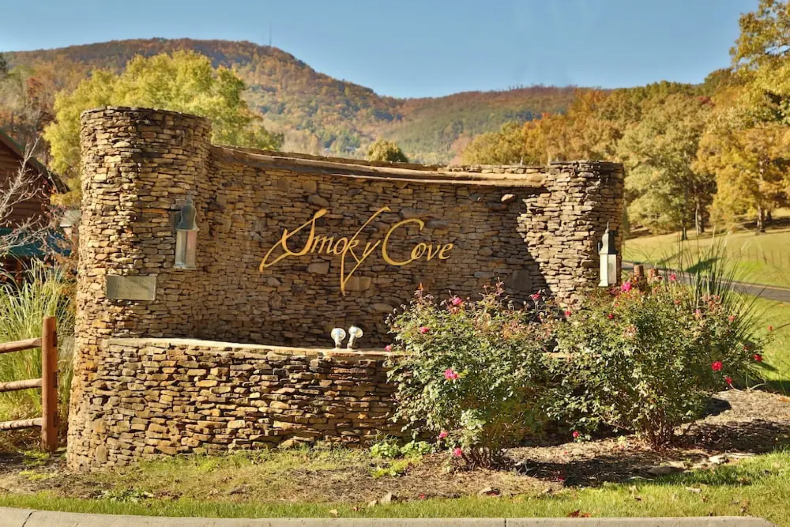 Smoky Mountain Getaway - Five Bedroom Cabin