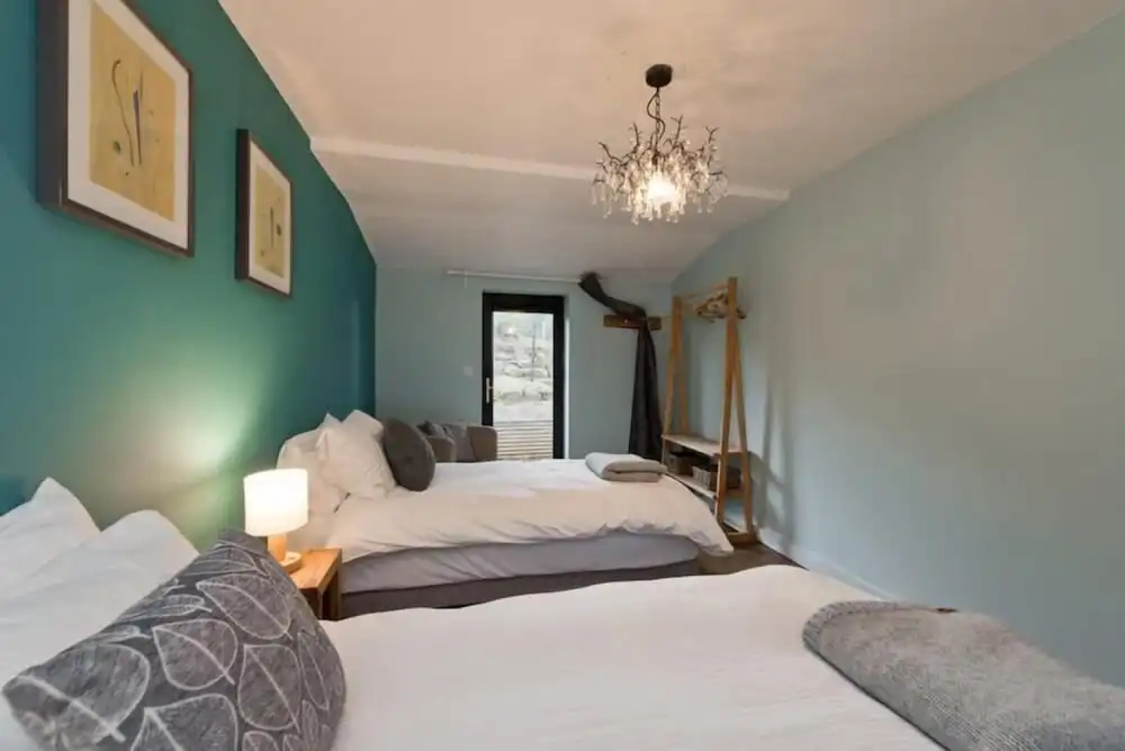 The elbowroom escape