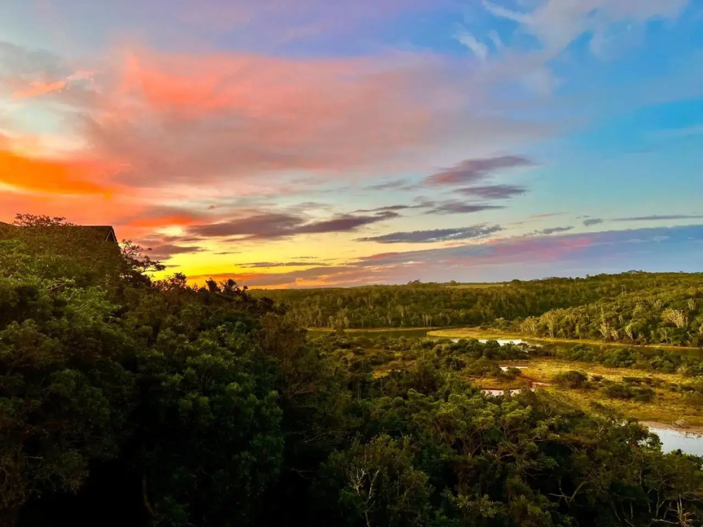Open Plan Lagoon View Chalet