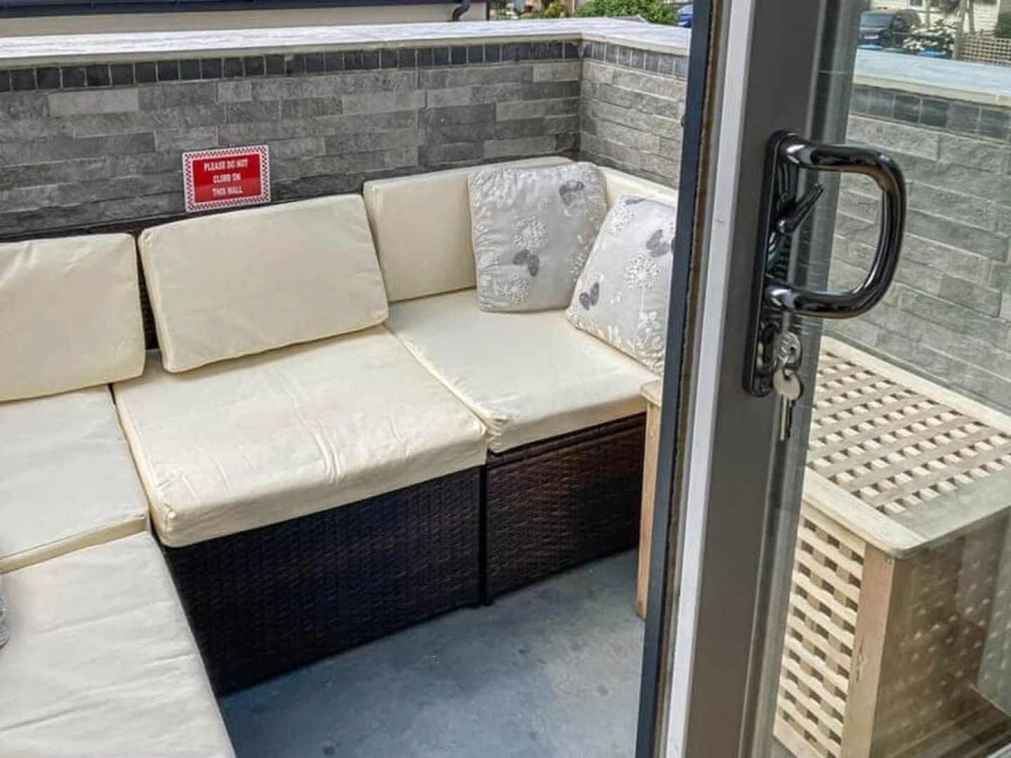 Remarkable Seaside Apartment - Sleeps 4