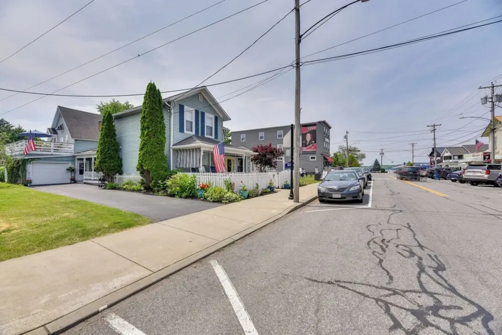 Bemus Point Vintage Suite w/ Soaking Tub & Kitchen