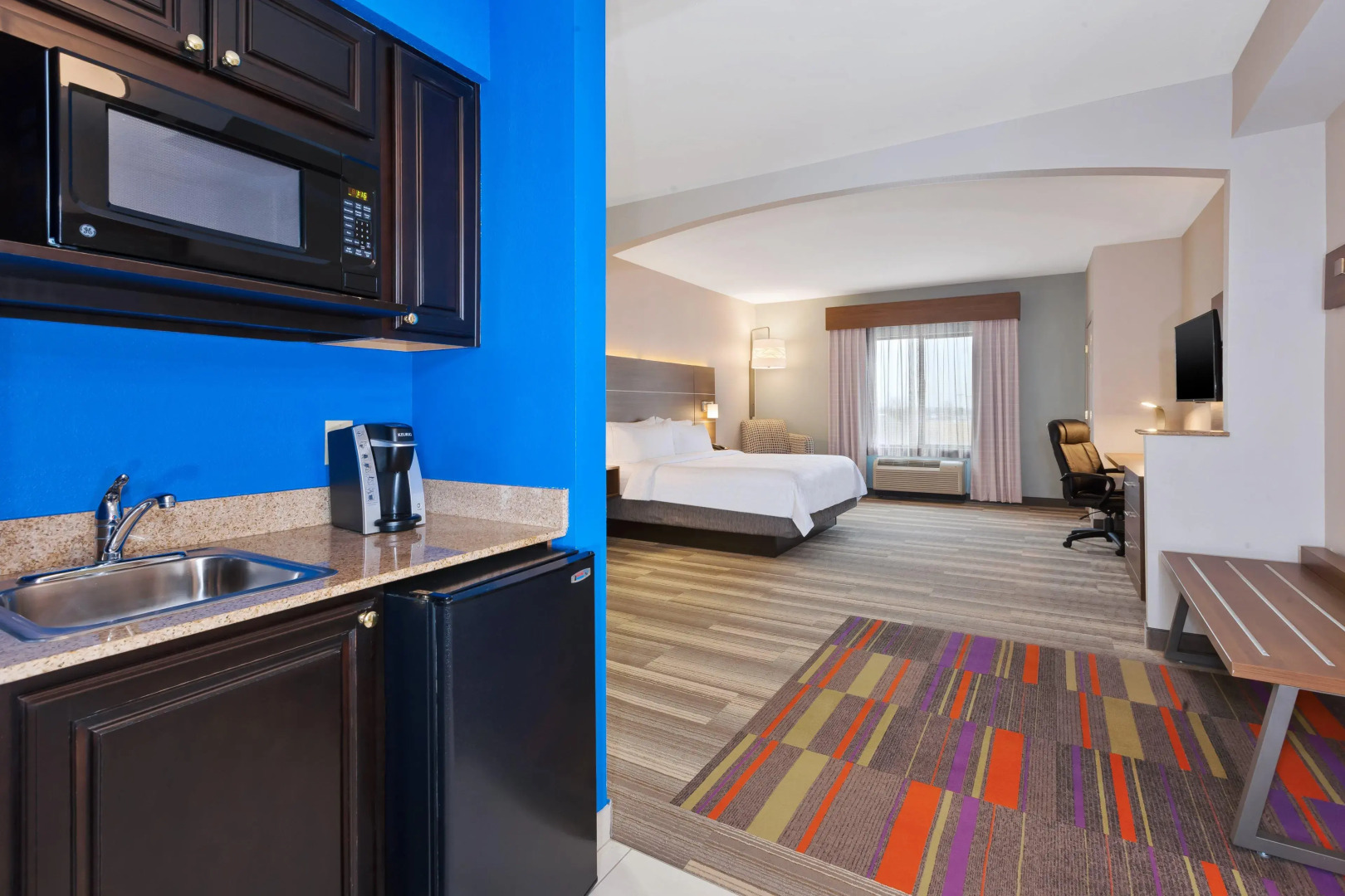 Holiday Inn Express & Suites Warminster - Horsham by IHG