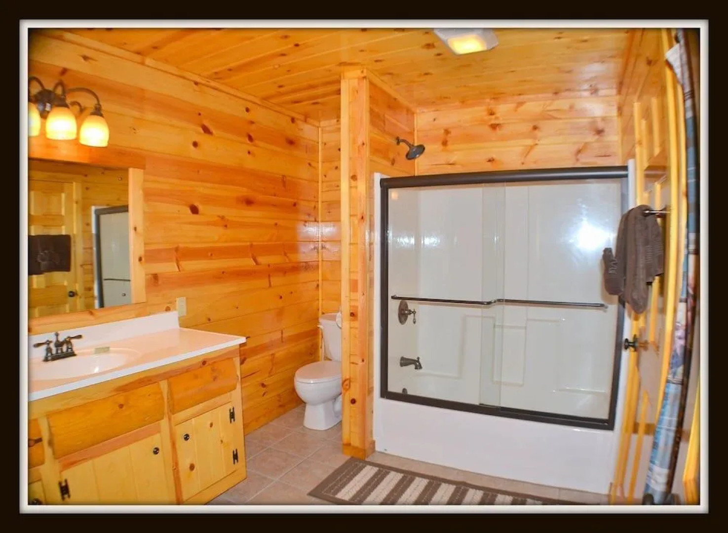 Little Sugar Camp 3 Bedroom Cabin by RedAwning