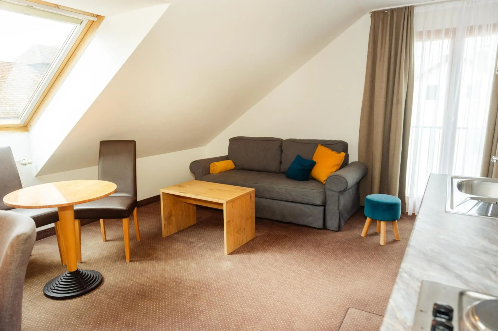 Hotel am Hachinger Bach by Blattl
