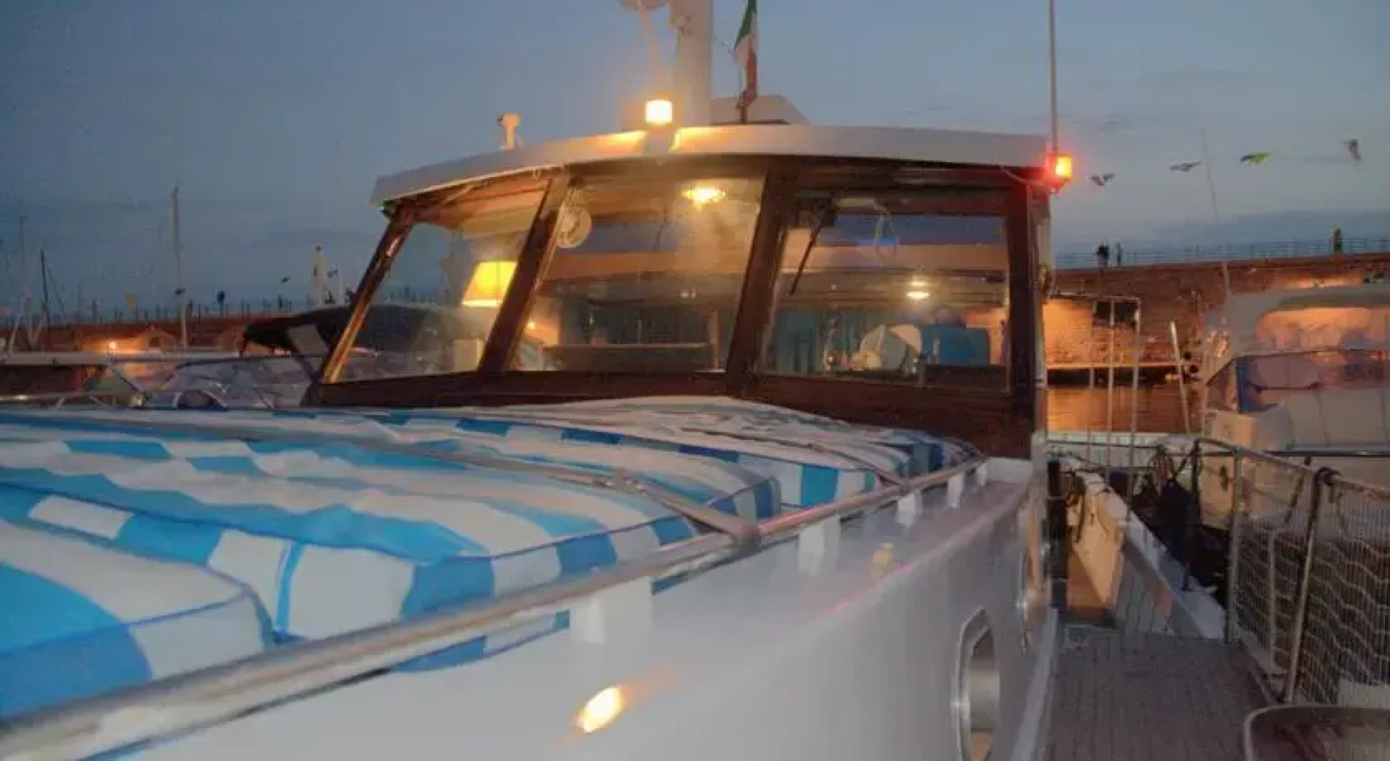 Boat Sea Dreams Charter