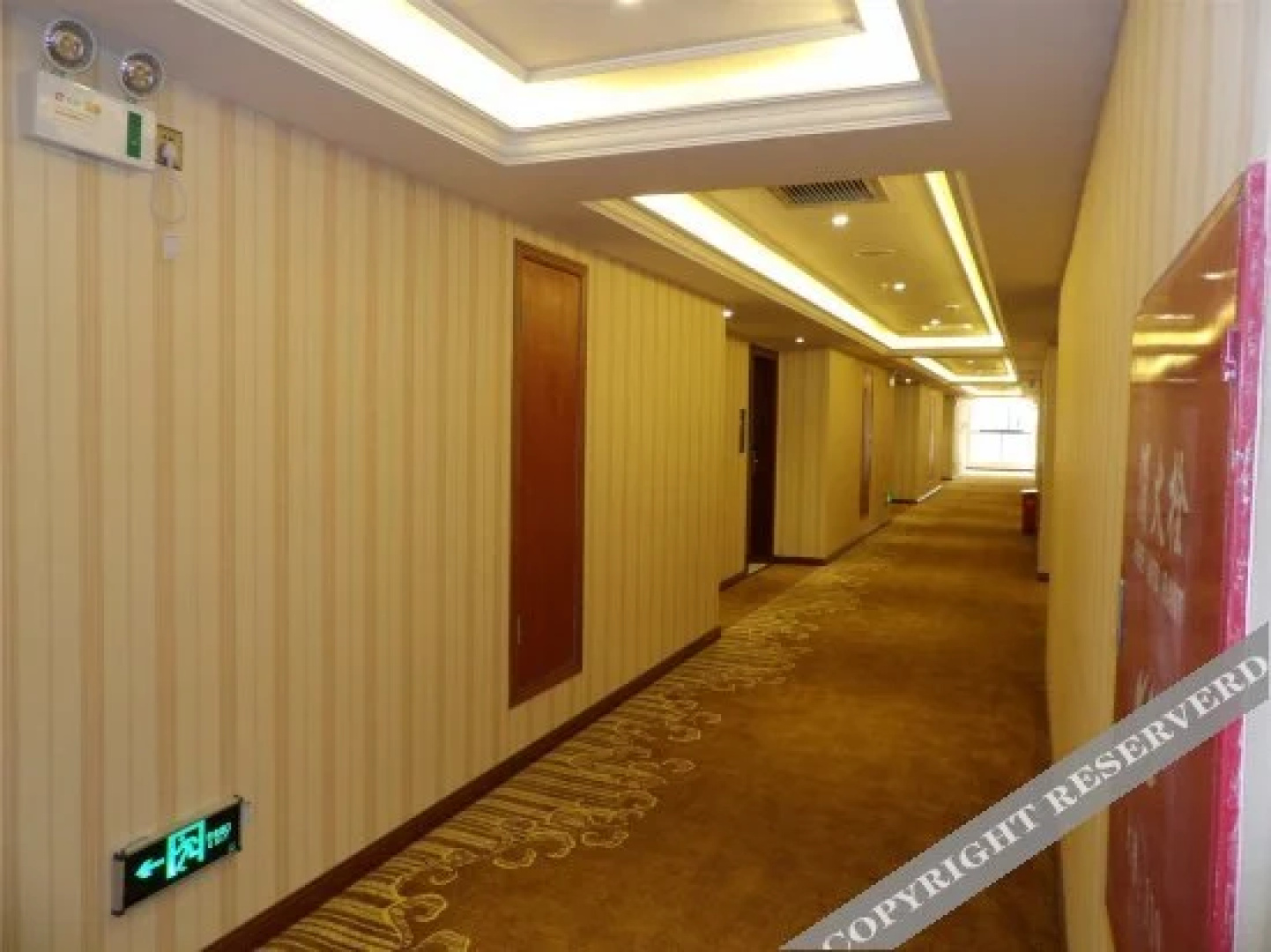 Rongjiang Shangpin International Hotel (Guzhou Dahekou Wharf Branch, Village Super Football Stadium)