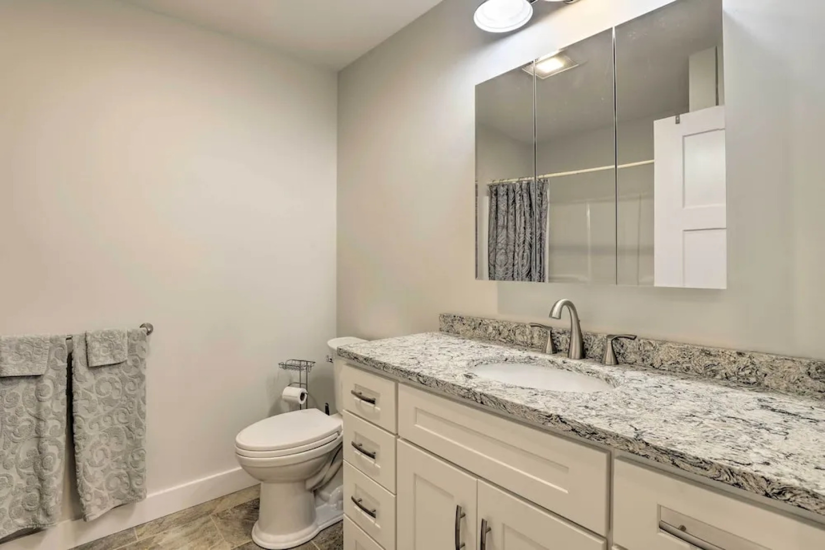 Sun-dappled Retreat - Walk to Wickaboag Lake!