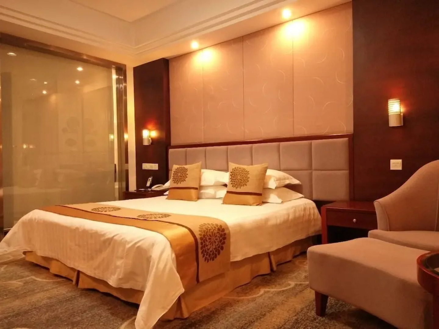 Jiuhuashan Center Hotel