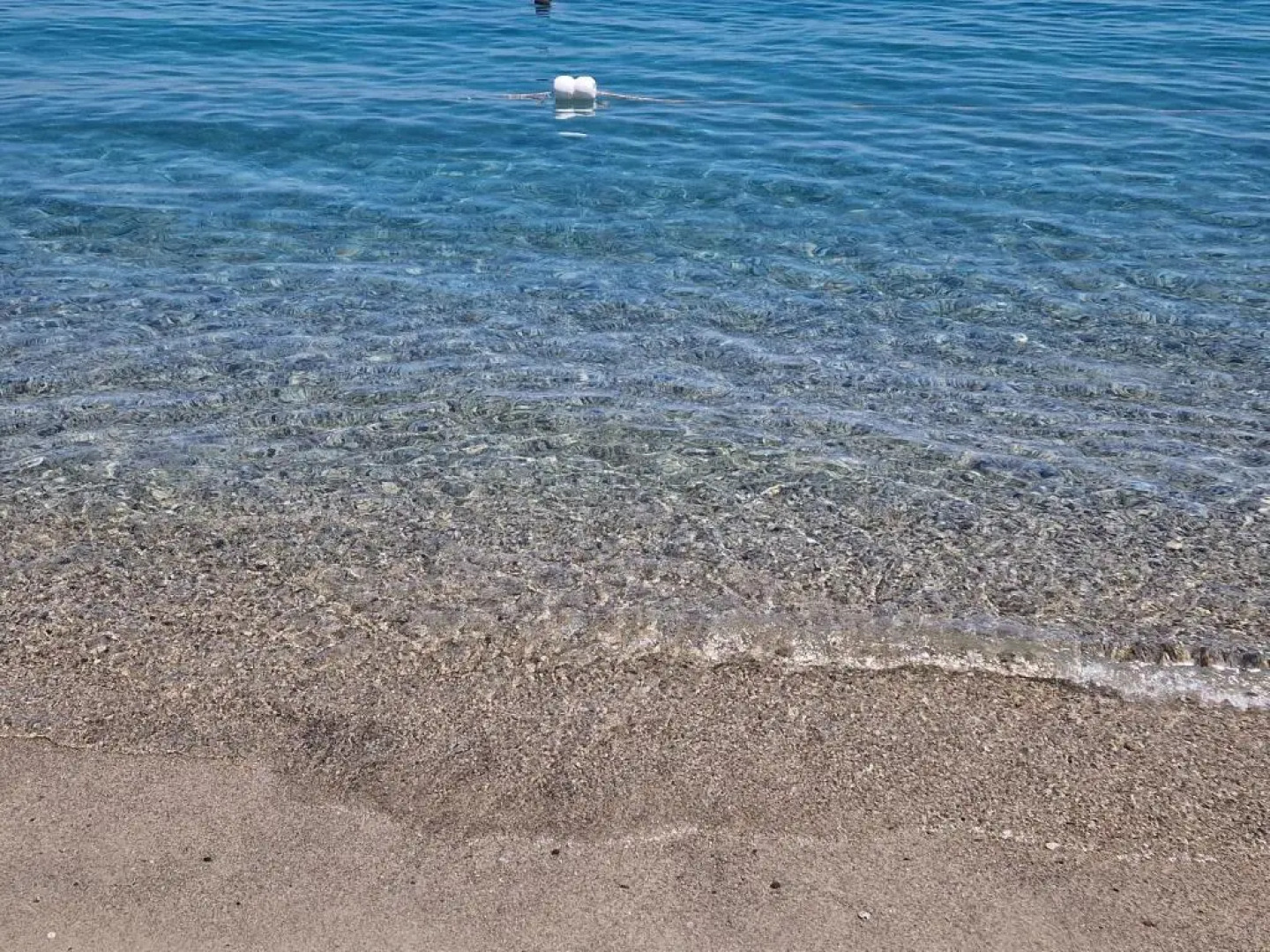 Miriam 21, a 300 metri dal mare