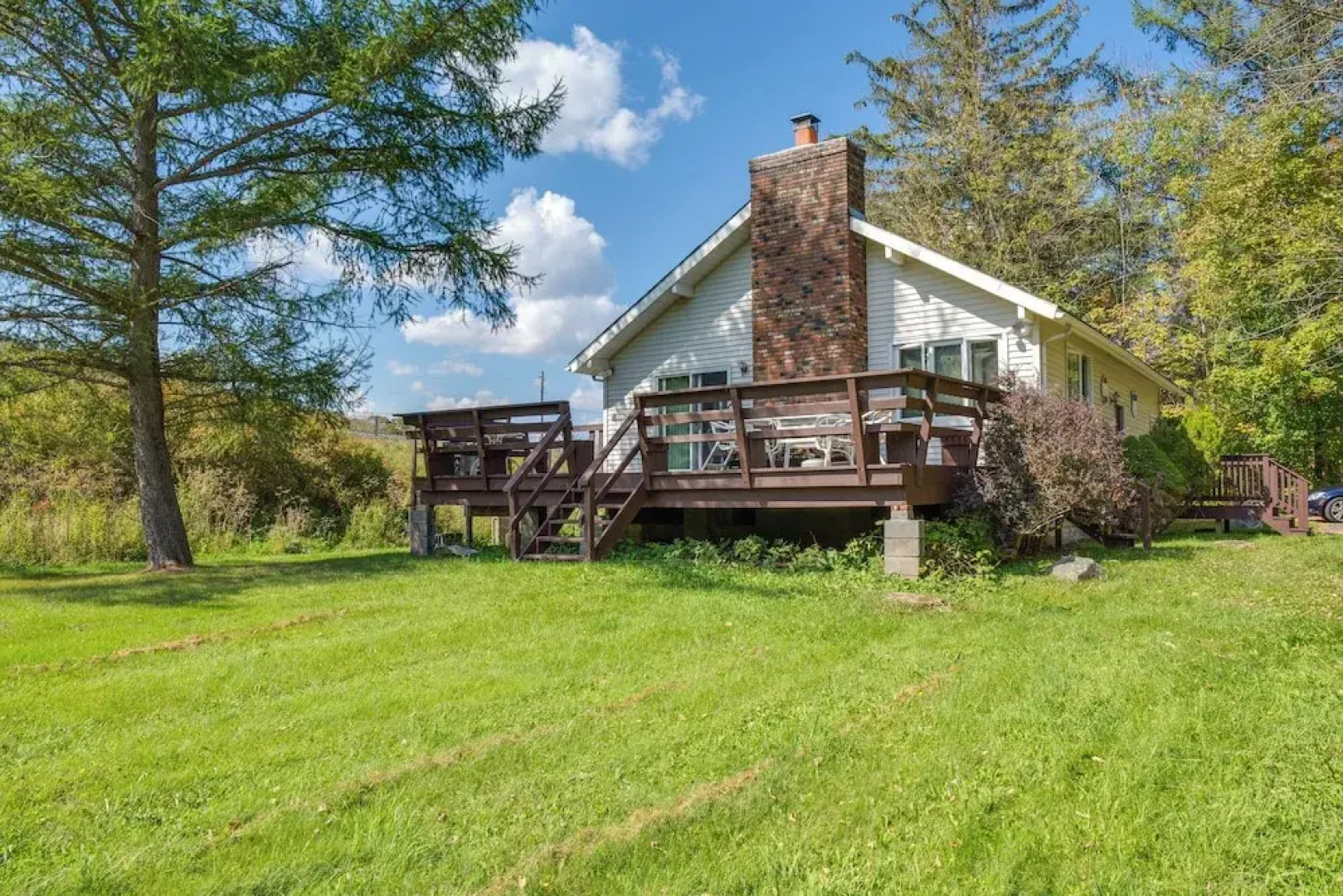 Hunter Hideaway w/ Yard & Deck: 3 Mi to Ski Slopes