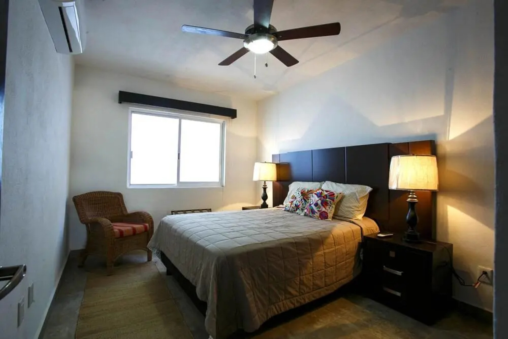 Los Amores 12 3 BR by Casago