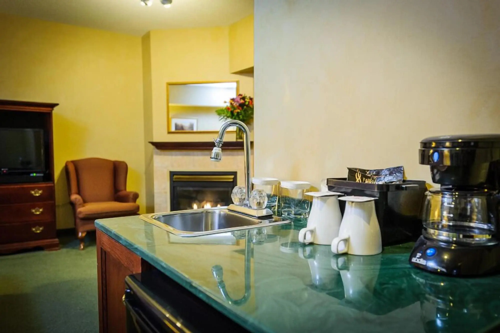 Peterborough Inn & Suites Hotel