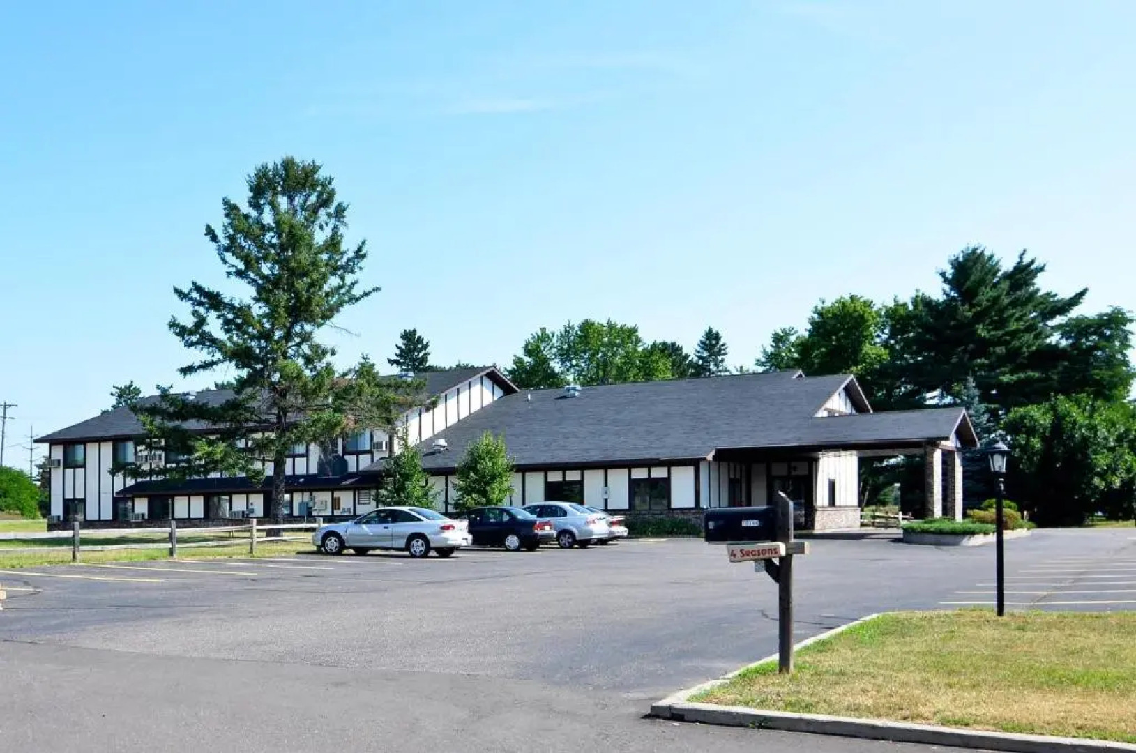 Super 8 by Wyndham Hayward WI