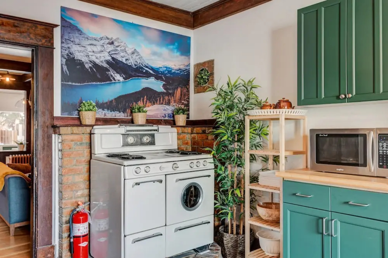 Rocky Mountain House - Sleeps 23