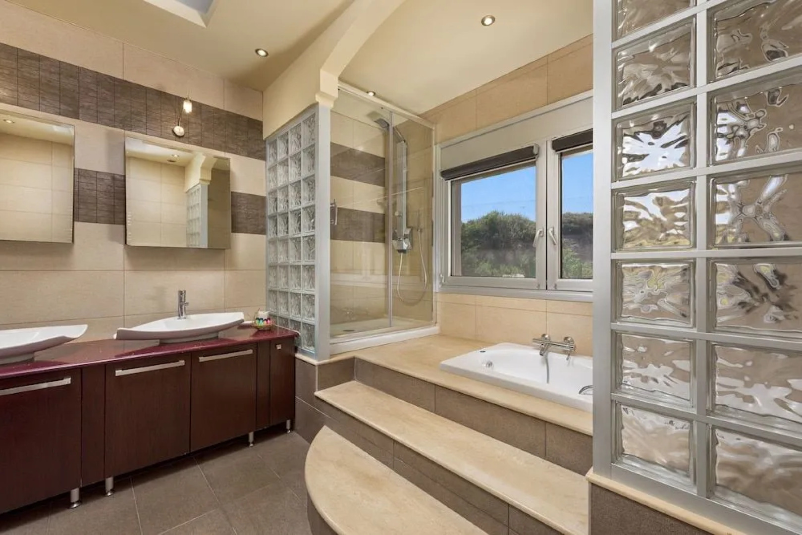 Quinn Hill Luxury Villa