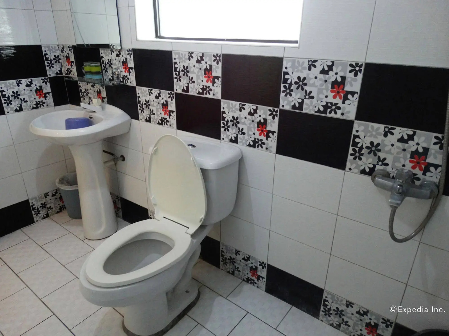 Sun Avenue Tourist Inn & Cafe