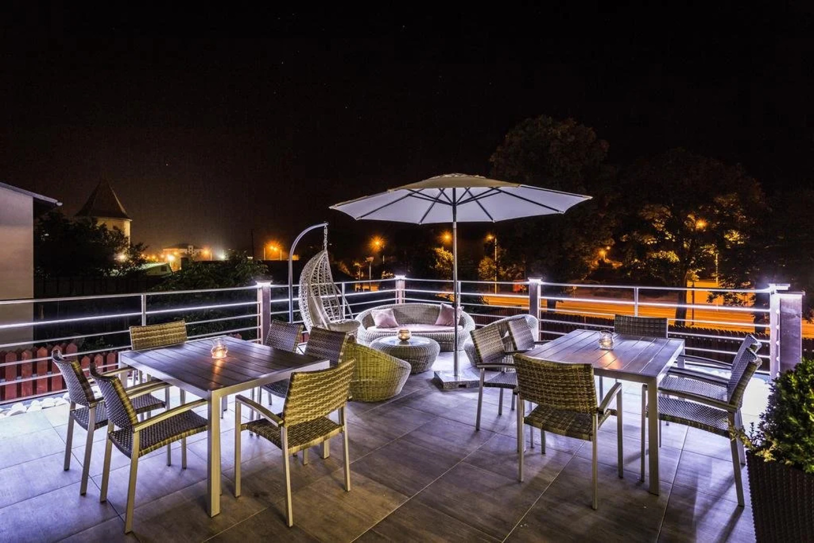 eL Cafe Bar & Restaurant