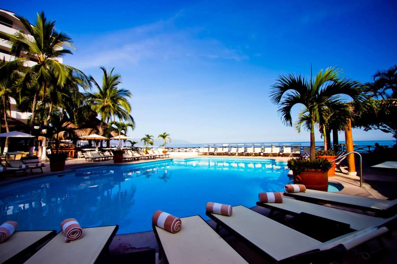 Costa Sur Resort & Spa