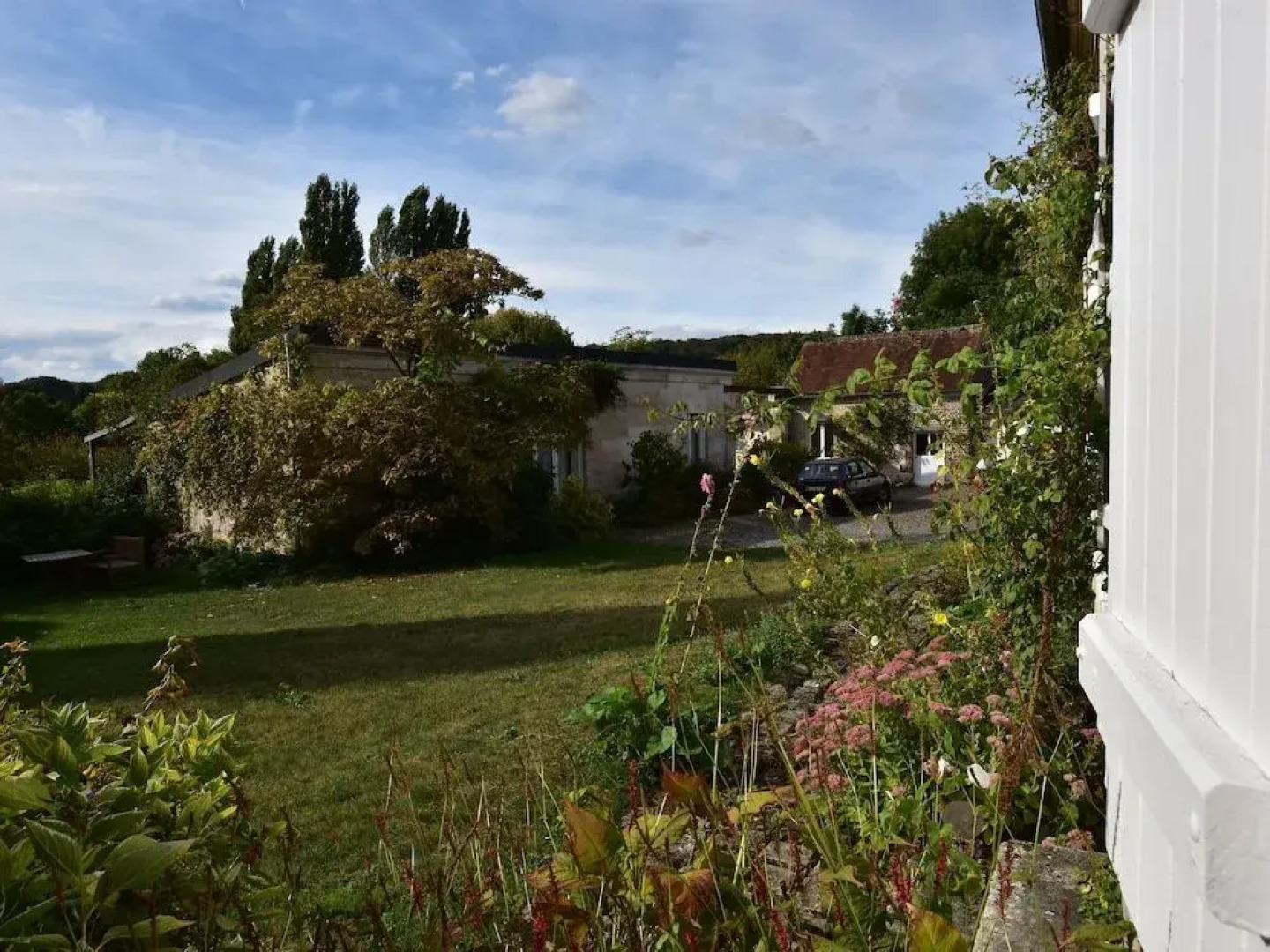 Modern Mansion in Machemont with Private Garden