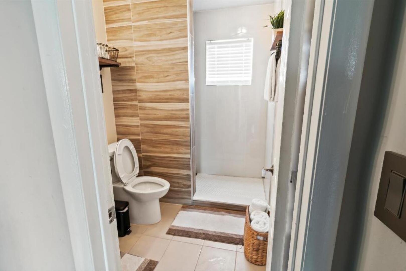 C-VOTED REMODELED UNIT! KAYAKs, MARINA,