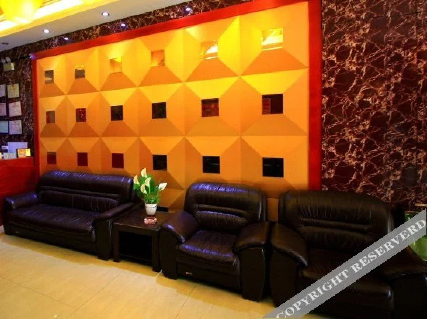 Yahong Business Hotel