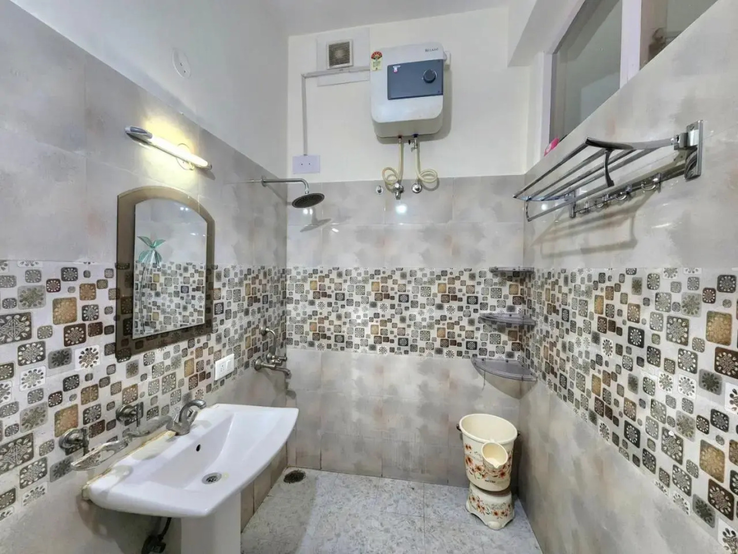 OYO 27648 Kasauli Greens