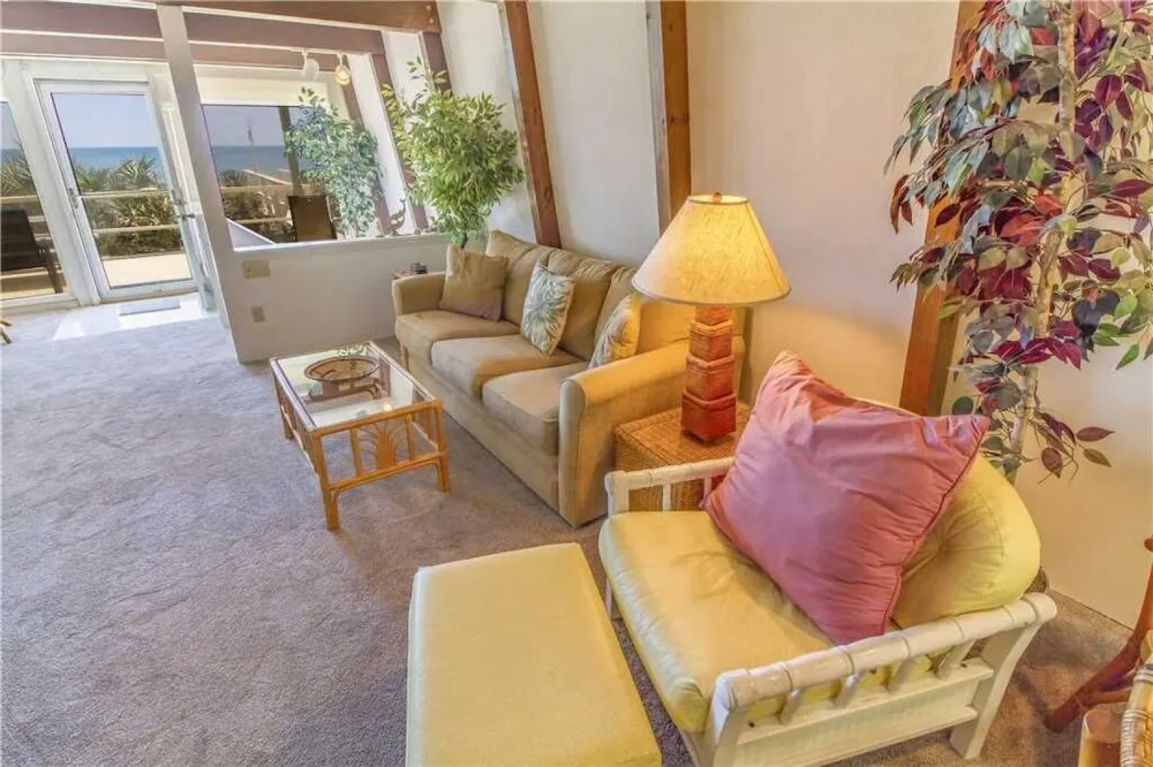 Oasis Beach House, 2 Bedrooms, Sleeps 6, Beach Front, HDTV, WiFi