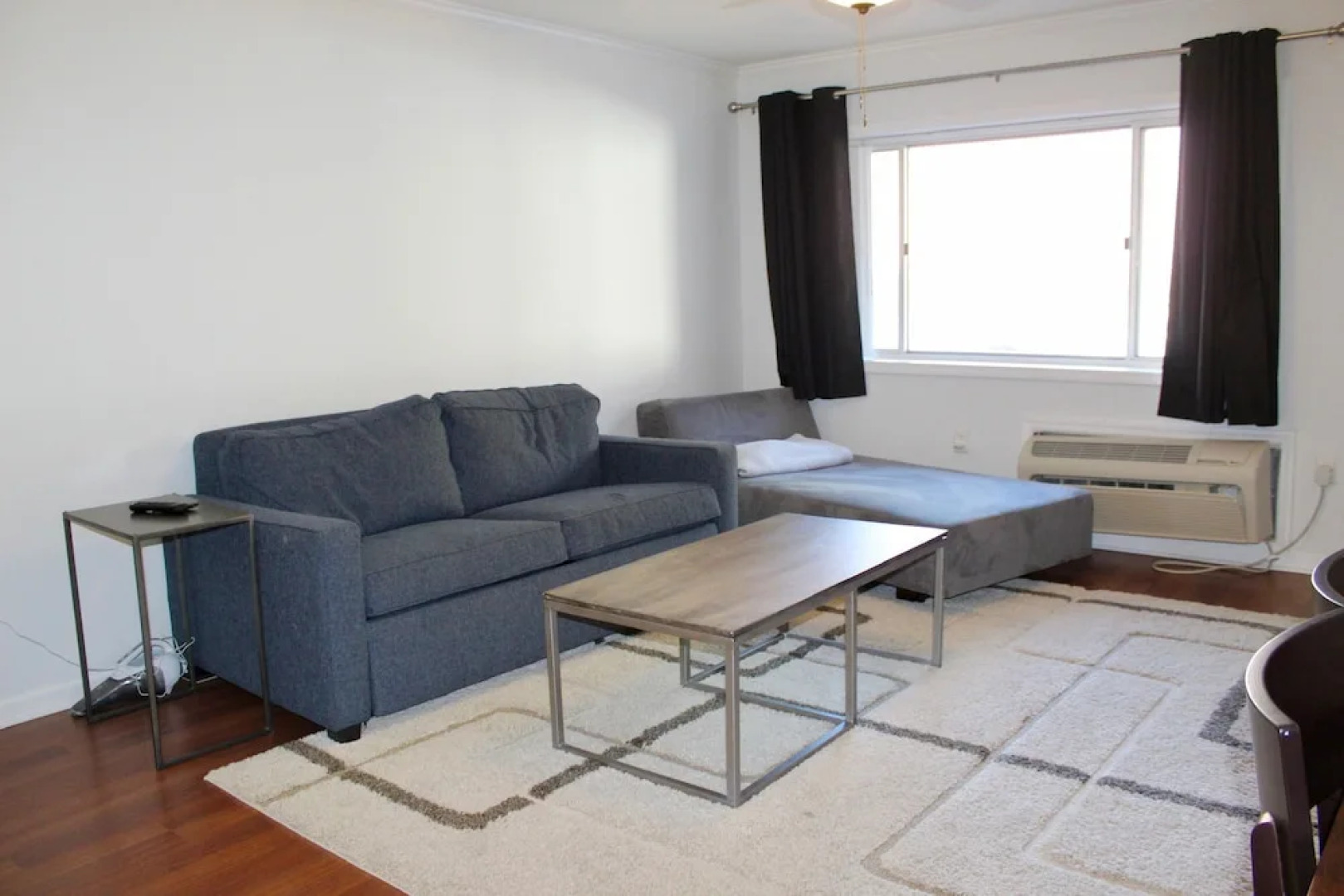 Excellent Location! On Campus Studio Sleeps 4