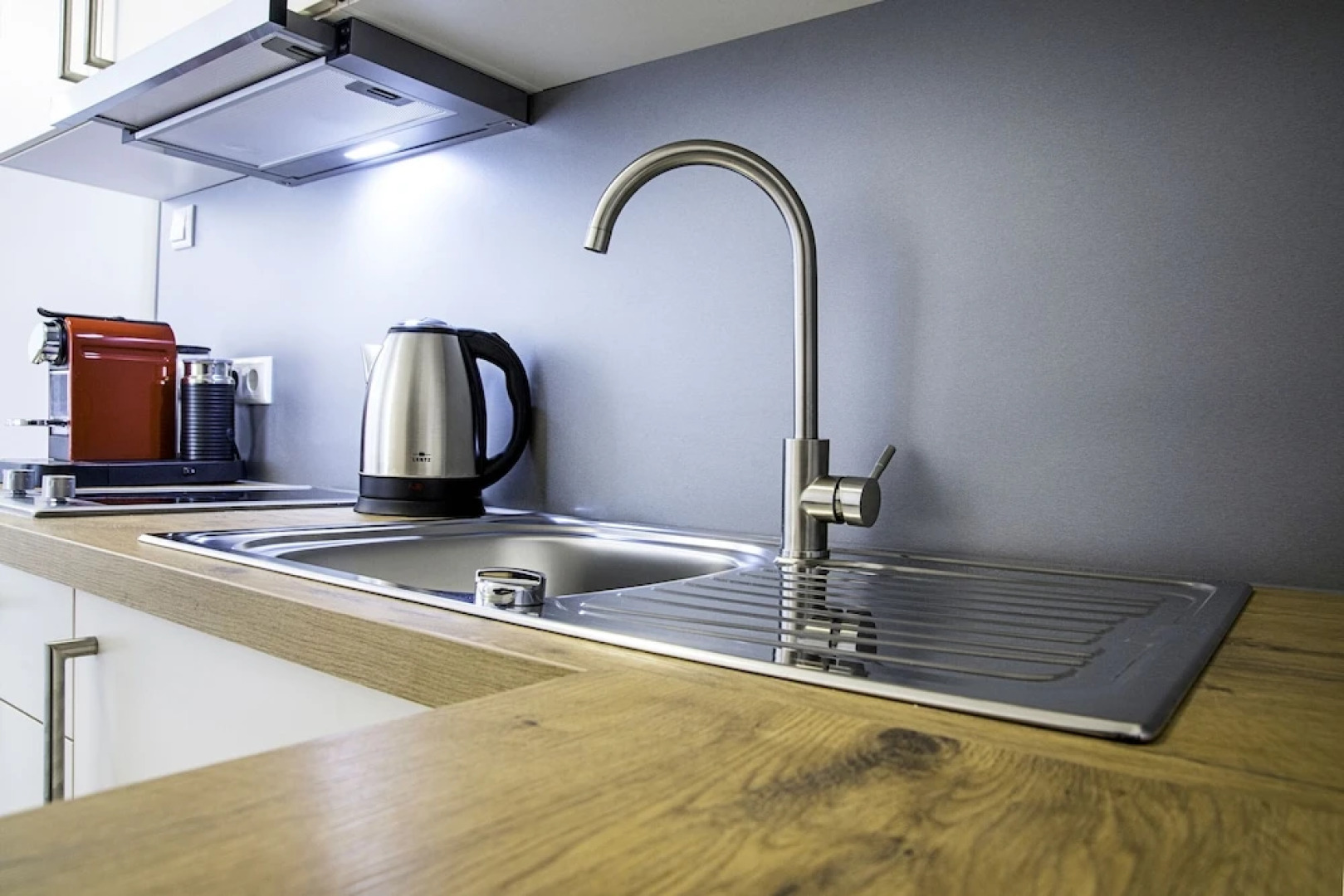 Prime Apartments and Rooms