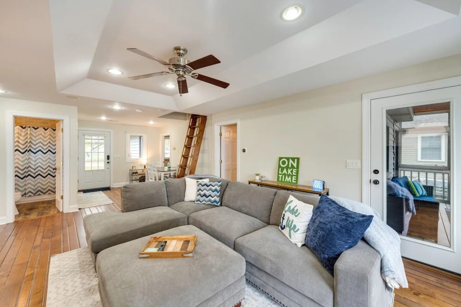 Lakefront Edgerton Cottage w/ Deck & Grill!