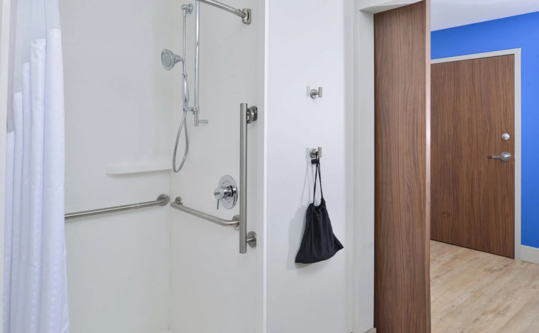 Holiday Inn Express & Suites Farmington Hills - Detroit by IHG