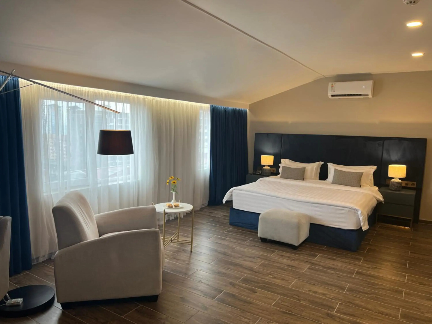 Отель «Аиси»