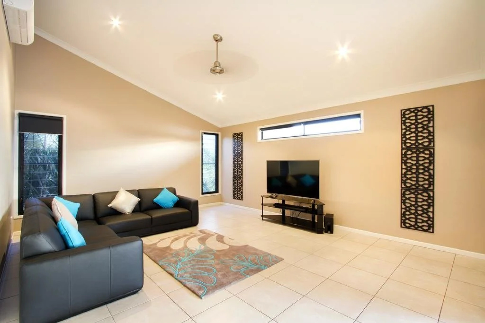 Larimar on Turtle Bay