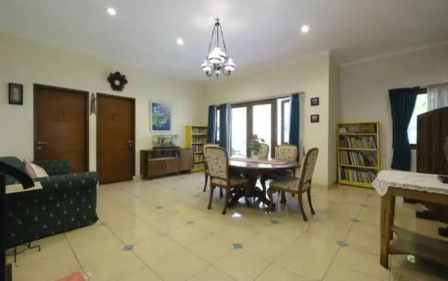 Villa Heliconia 6BR Rumah Gadog