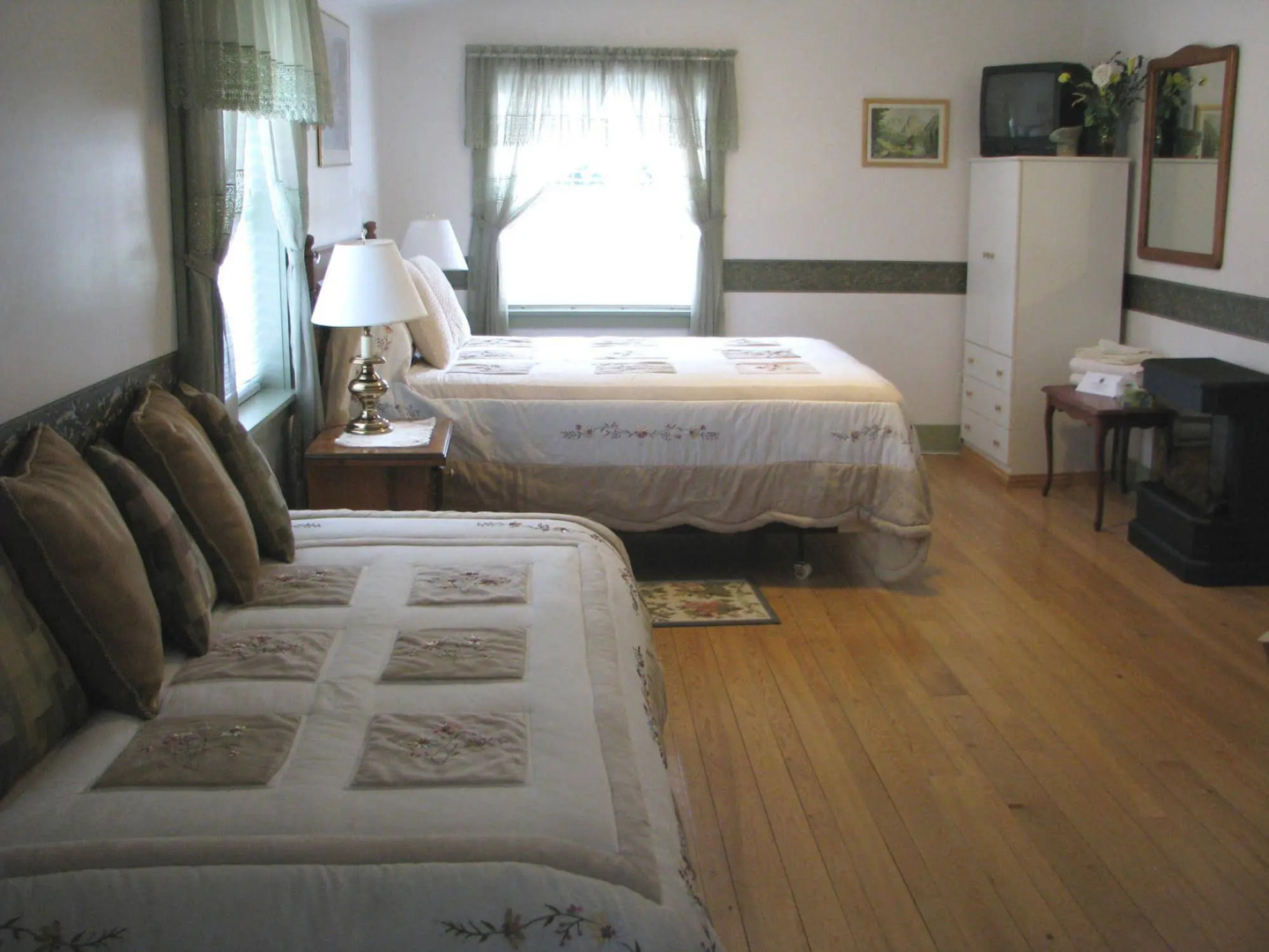 Anchorage House and Cottages