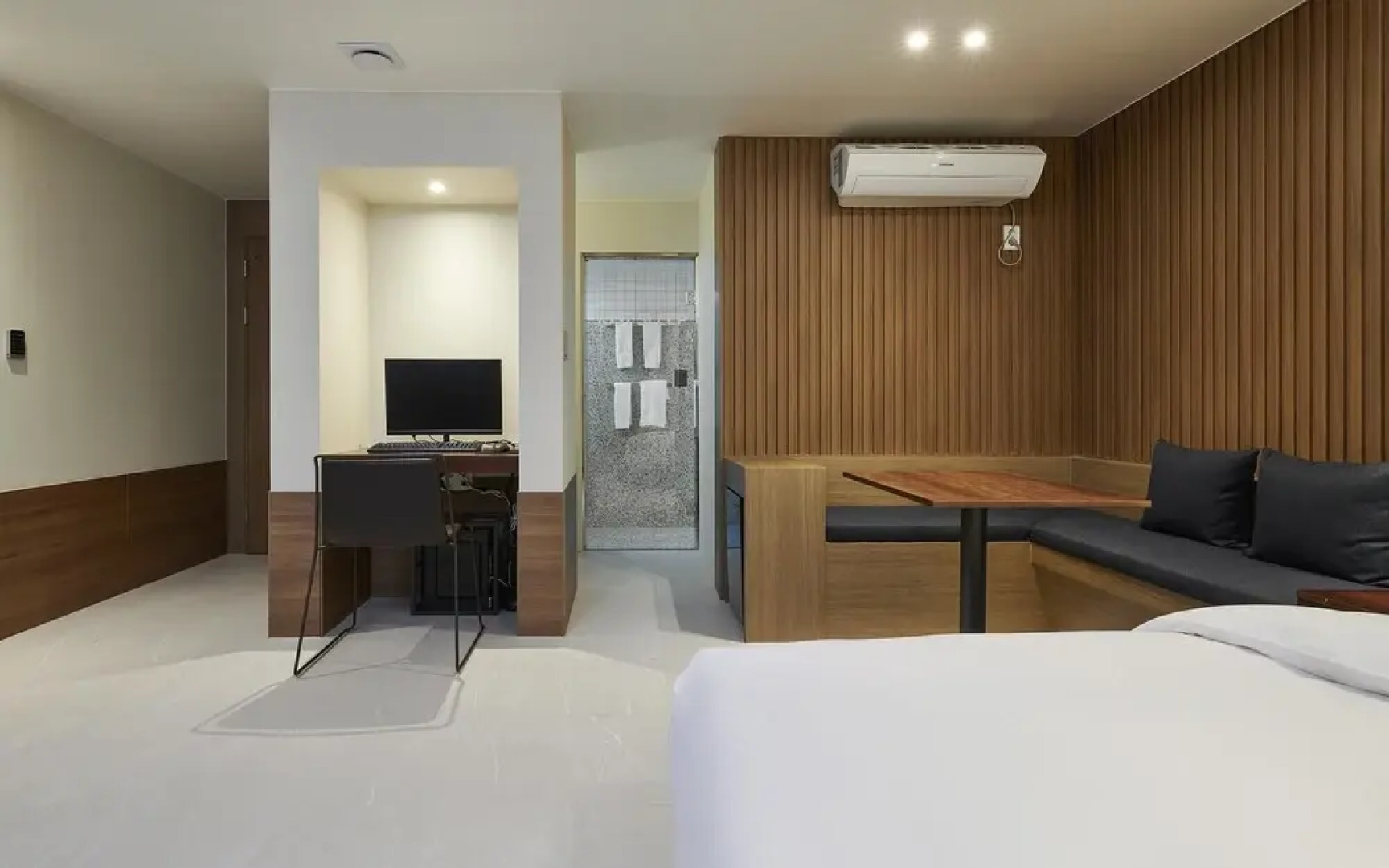 Seosan Lake Park Just Sleep Hotel