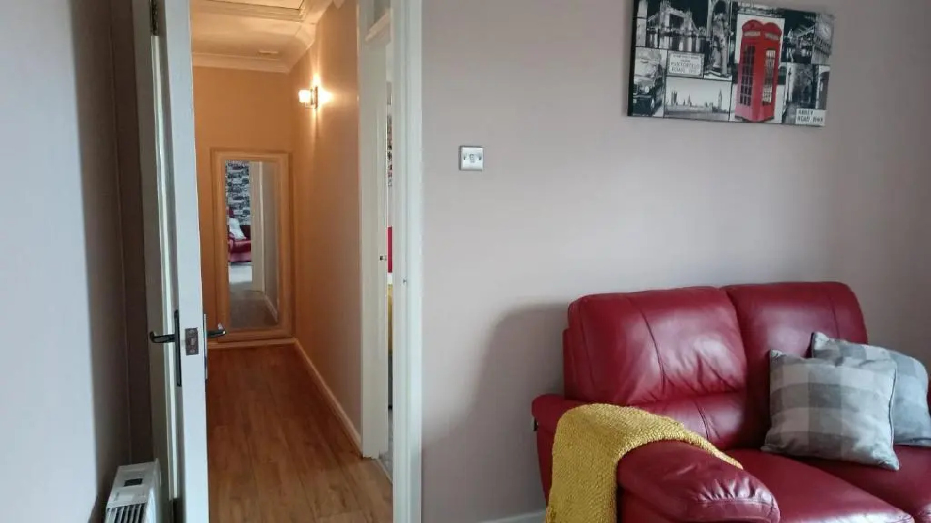 Huku Kwetu - The Maltings Red Door- 2nd Floor-1 Large Bedroom Apartment -Self Catering-Quiet- Free Parking