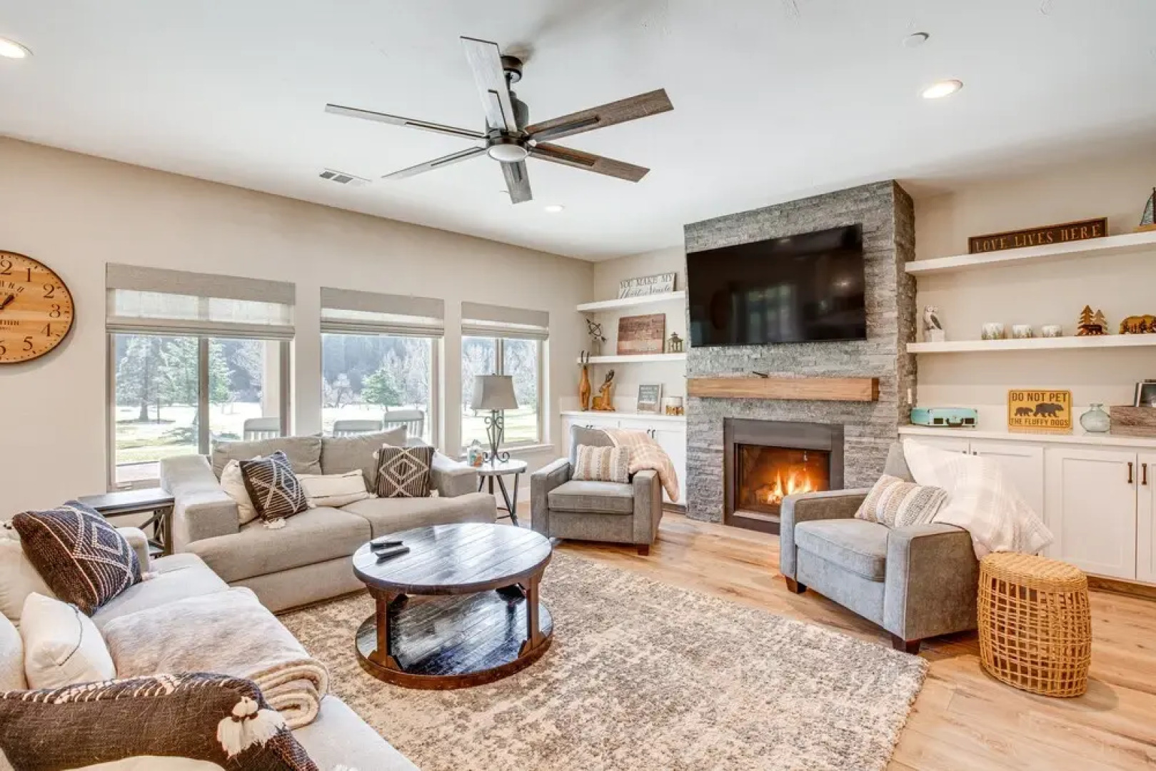 Game Room + Pool Access: Spacious Cabin in Arnold