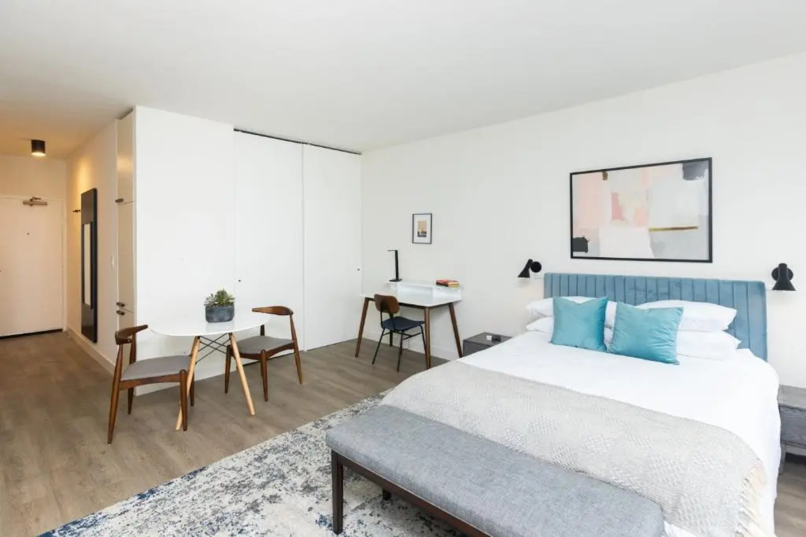 21 East - Chic DT Apts with Rooftop by Zencity