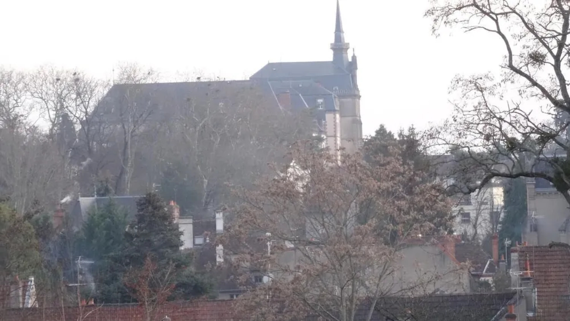 Studio Moderne avec jolie vue