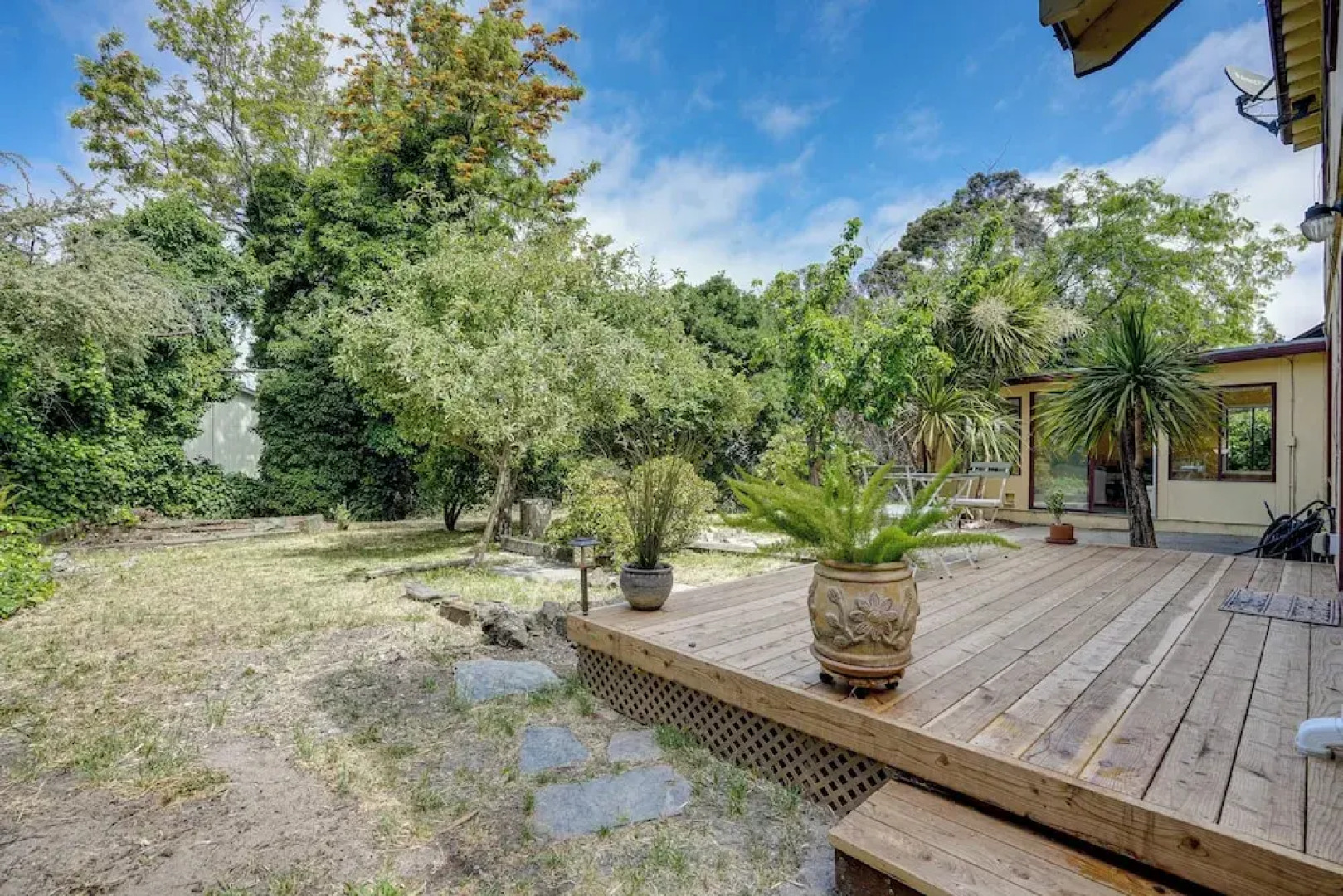 Near Golf, Trails & Parks: Lush Pinole Retreat