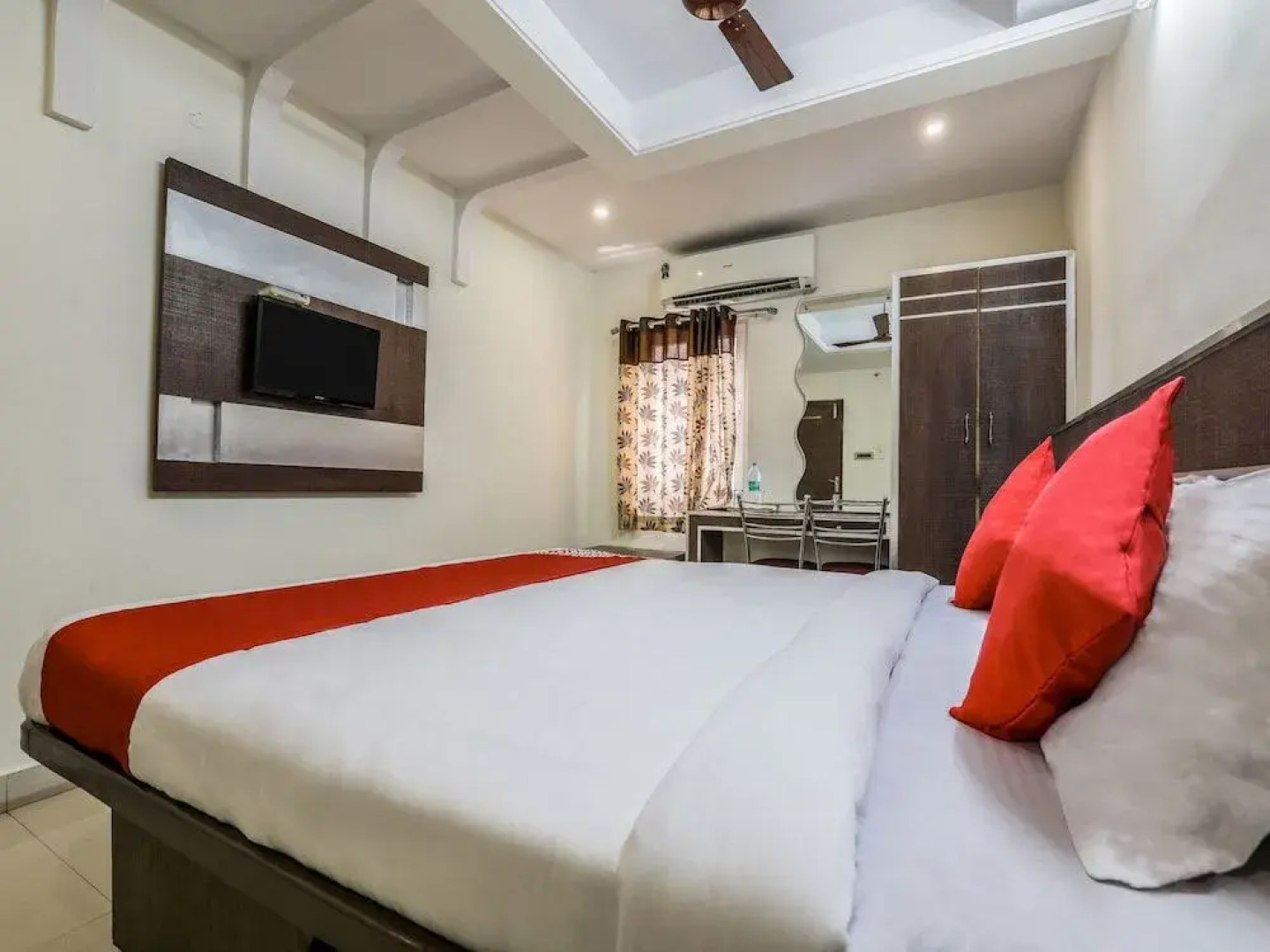 OYO 16930 Madhura Inn